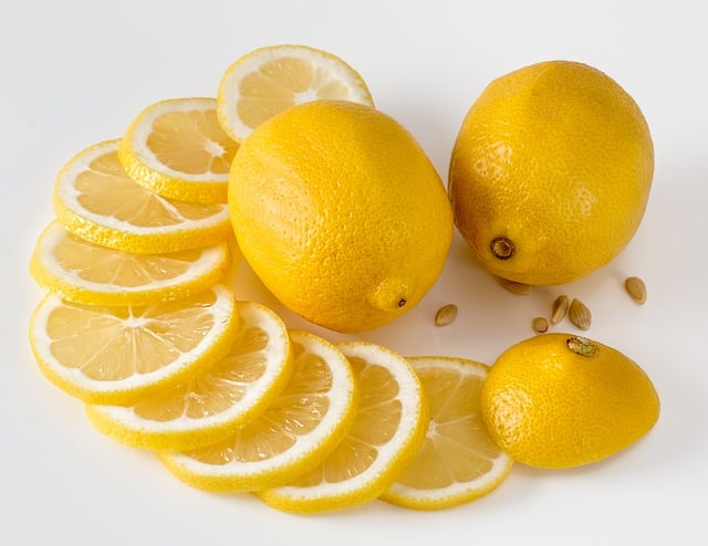 Spraying with lemon